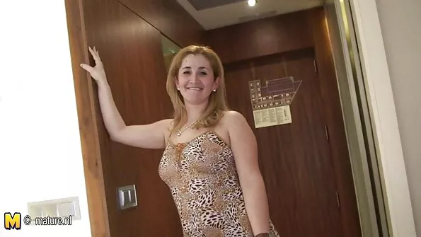راندولف وإرنست سكس تركي عربي امرأة ترتدي زي مثلي الجنس في الفيديو