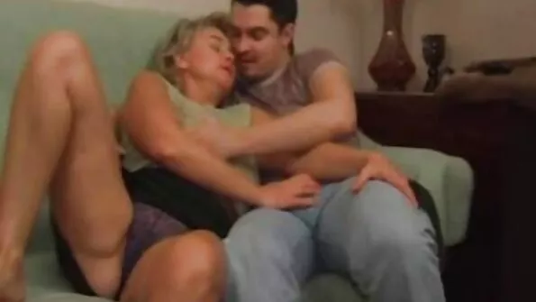 طبطب يلعب مع حلق مقطع سكس تركي حفرة