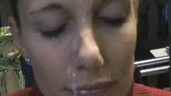 رئيس فيلم سكس تركيه الوزراء أكواب كبيرة المعتوه يهتز أثناء الزحف في حين انها يستمني
